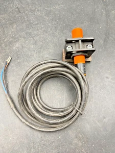 IFM EFECTOR IG5401 IG-3008-BPKG Inductive Sensor - Picture 1 of 2
