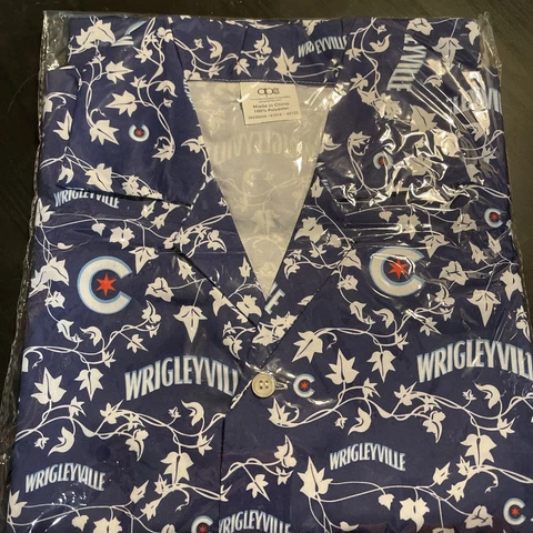 Chicago Cubs Wrigleyville Hawaiin Shirt SGA 8/7/22 New In Bag Size XL Cover
