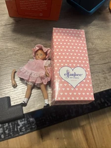 Mini muñeca Patsy Effanbee de 5" con caja vestido rosa y sombrero - Imagen 1 de 8