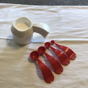 6 Tupperware Measuring Cups Curved Handle White Double Spout Red Curved Spoons - Picture 1 of 11