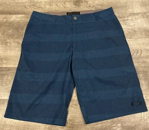 Oakley  Chino Shorts Mens size 32 Blue With Pattern See Pics In EUC - Picture 1 of 7