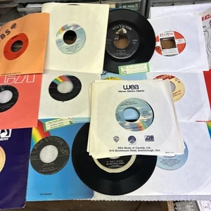 Lot Of 23 Different Christmas 45 Jingle Bell Rock Bing Crosby Chad Mitchel Trio - Picture 1 of 14