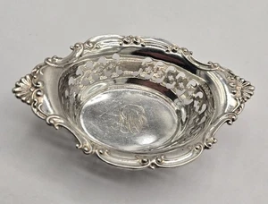 Antico piatto del 1900 Gorham Cromwell Repousse argento sterling noce come nuovo - Foto 1 di 9