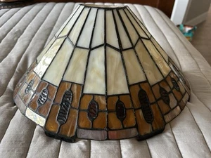 Spektrum Tiffany Stil Art Deco Wandleuchte Elfenbein, Hellbraun & Schwarz Buntglas -* - Bild 1 von 9