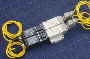 Dual Solenoid Valve Assembly  w/ position sensors SMC VP544-5DZ1-03N-M-X538 - Picture 1 of 11