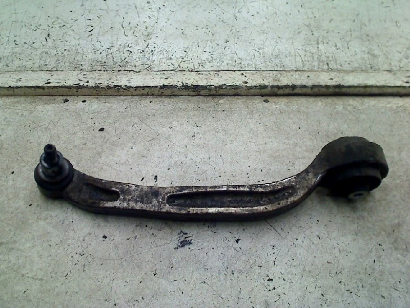 BRAS DE SUSPENSION AVANT DROIT (TRIANGLE) Audi A6 (C6) 2006 #49939 - Photo 1/1