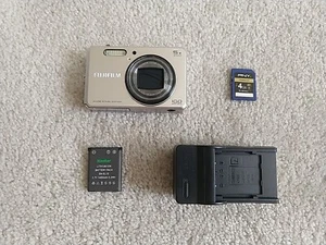 Fotocamera digitale Fujifilm Finepix J250 10,0 MP argento testata funzionante - Foto 1 di 10