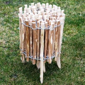 Staketenzaun mit Pfosten aus Haselnuss Höhe 35-60 cm Länge 500 cm Gartenzaun - Bild 1 von 10