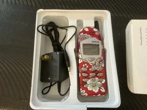 Nokia 6010 GSM Mobilephone With Red flower faceplate Cellphone Powers On - Picture 1 of 8