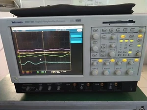 Osciloscopio digital de fósforo Tektronix TDS7404 4 canales, 4 GHz, 20 GS/s DPO - Imagen 1 de 12