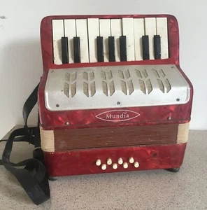 Accordéon jouet enfant Mundia clavier 17 touches à restaurer ou pour déco - Foto 1 di 4