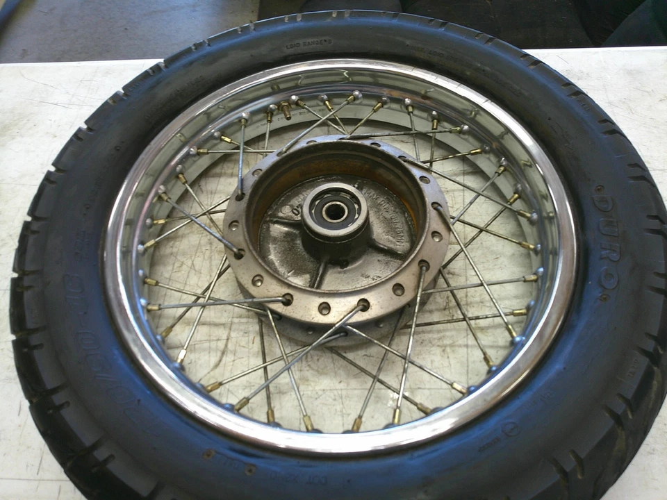 Llanta trasera Kawasaki KZ305 CSR 305 1981-1982 Foto 1 de 4