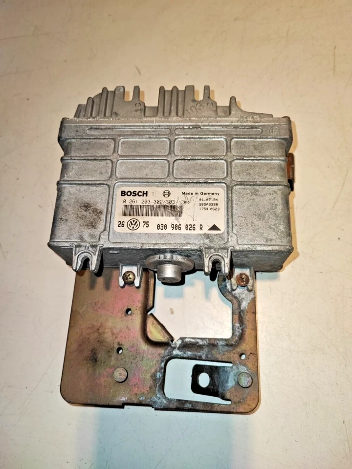 Centralina motore per VW GOLF III 3 (1H1) 1.4 0261203302 030906026R supporto BOSCH - Immagine 1 di 1