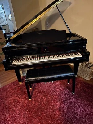 Piano de cola clásico vienés Kimball brillo ébano Foto 1 de 4