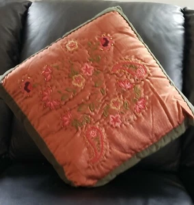 Brand new Lifestyles Romance luxurious decorative pillow with bead embroidery - Picture 1 of 4