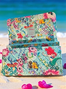 Vera Bradley Arielle kleine Meerjungfrau dreifach faltbare Geldbörse gebraucht super Zustand - Bild 1 von 8