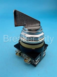 General Electric CR104P Selector Switch Pushbutton NEMA A600 GE — NEW NO BOX - Picture 1 of 6