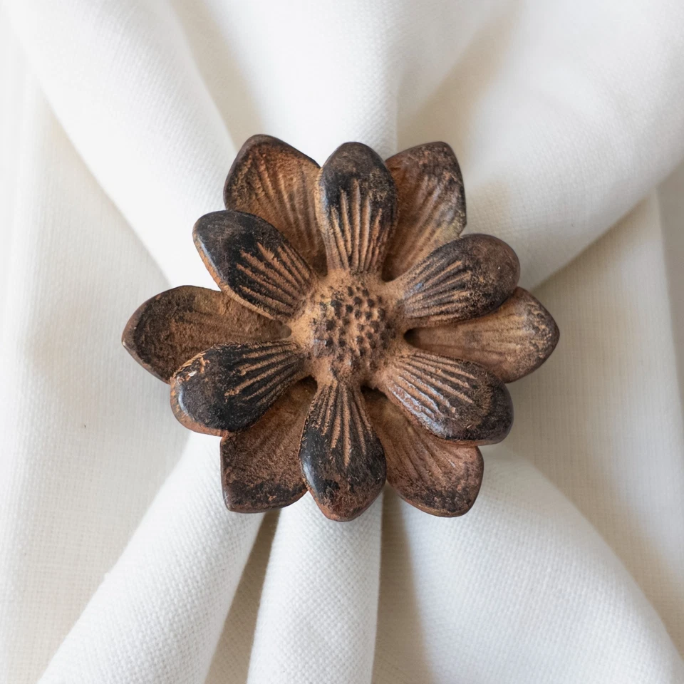 Anillos de servilleta de flores orgánicas de hierro fundido Pottery Barn Mint (juego de 6) Foto 1 de 4