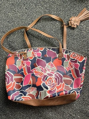 Bolso de Hombro Hobo Floral Marca Reliquia Rosa/Púrpura/Rojo Flores Foto 1 de 4