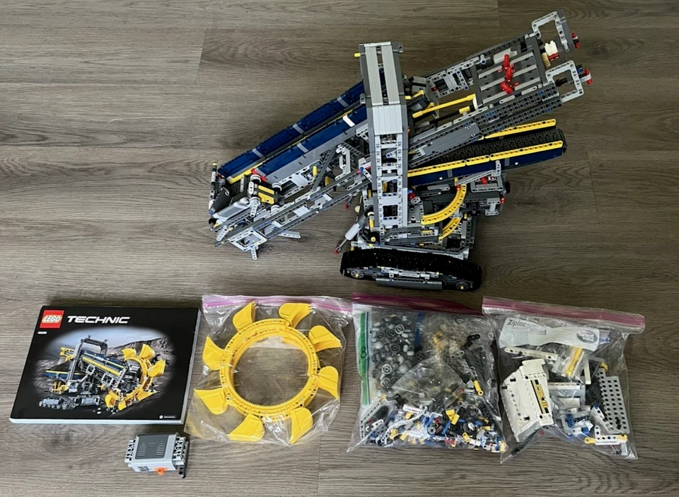 LEGO TECHNIC: Bucket Wheel Excavator (42055) W/ MANUAL & TRUCK - Image 1 of 4