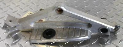 1985 HONDA NIGHTHAWK 650 RIGHT FOOT REST PEG STEP BRACKET 50620-ME5-000 - Image 1 of 4