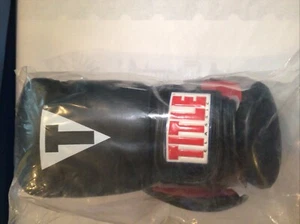 Title Boxing Classic Hook and Loop Vinyl Training Boxhandschuhe - Schwarz/Rot - Bild 1 von 3