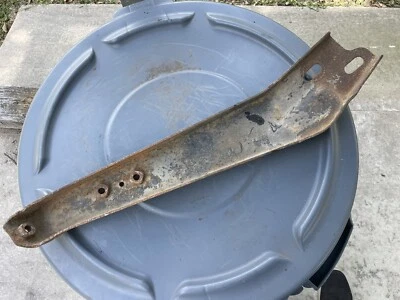 PARAGOLPES DELANTERO IZQUIERDO CHEVROLET CORVETTE 1975-1979 SOPORTE PRINCIPAL EXTERIOR 75 76 77 78 79 Foto 1 de 4