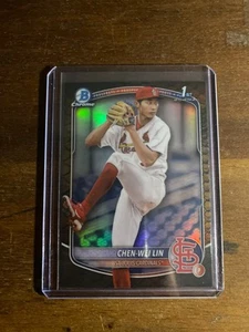 2025 1st Bowman Chrome Chen-Wei Lin Reptilian Refractor St. Louis Cardinals - Bild 1 von 2