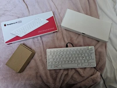 Raspberry Pi 400 (microSD, Broadcom BCM2711, 1,80 GHz, 4Go,clavier Francais (FR) - Photo 1/3