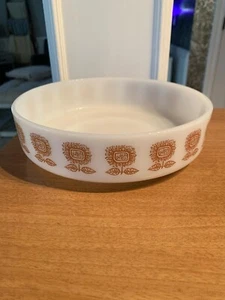 ''Sunflower'' pattern Federal Glass 8 inch dish - 1960's. - Picture 1 of 5