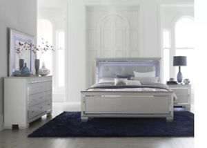 Raymour & Flanigan Lillian Queen 4 PC LED Bedroom Set