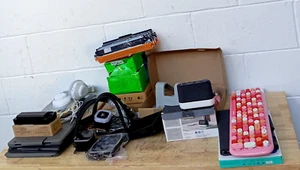 Job Lot of FAULTY / DAMAGED Electronics – 20+ Items Inc. Logitech Slim Folio - Imagen 1 de 5