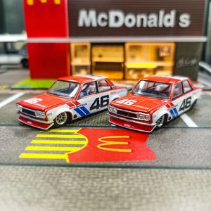 2 PIEZAS KAIDO HOUSE MINI GT DATSUN 510 VAGÓN COLECCIONABLE IMPORTACIÓN COCHE DE CARRERAS Rojo/Blanco - Imagen 1 de 7