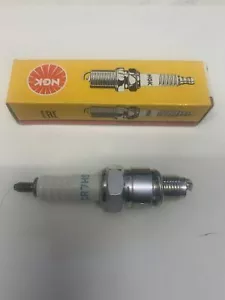 Bujía de encendido NGK genuina para adaptarse a Honda C50 C70 C90 C 50 70 90 CUB CR7HS - Imagen 1 de 2