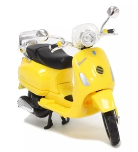 1:18 Vespa LXV by Maisto in Yellow 39540-LXV2013 Model Bike - Picture 1 of 2