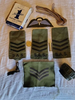 Bundle or genuine SAS ephemera. Badge, epaulettes etc - Image 1 of 4