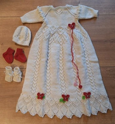 Taufkleid in Handarbeit gestrickt - wunderschön und einmalig - Bild 1 von 4