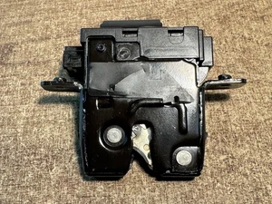 2011 Nissan Qashqai J10 Rear Tailgate Lock Latch 90502EY10D FREE POSTAGE  *11 - Picture 1 of 3