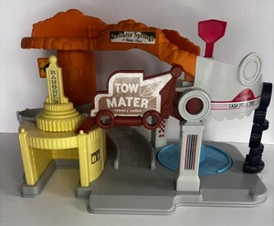 Mattel 2012 Disney Pixar Cars Radiator Springs A Happy Place Tow Mater Spielset - Bild 1 von 11