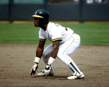1982 RICKEY HENDERSON Oakland A's BASEBALL ACTION Glossy Photo 8x10 PICTURE WOW!