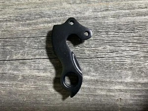 COLGANTE DE DESVIADOR TRASERO MARCO BICICLETA PARA DESERCIÓN CARRETERA MTB ARRANQUE NEGRO #61 - Imagen 1 de 2