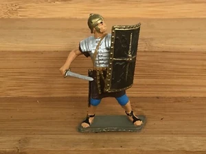 Ancient Roman legionary at the ready. Vintage Starlux France 60 mm Plastic - Picture 1 of 4