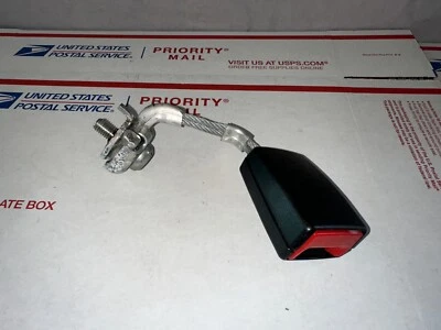 2011 - 2016 宝马 528i 535i 550i 右后安全带扣 原始设备制造商 — 第 1/4 张图片