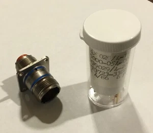 Matrix Science Amphenol M83723/83R10056 Circular Connector, 5 pin - Picture 1 of 5