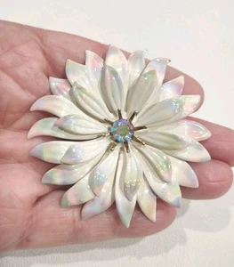 Broche prendedor vintage GT blanco iridiscente AB esmalte flor 2 3/4", K2 - Imagen 1 de 3