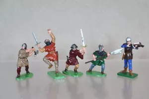 BRITAINS ARMIES in PLASTIC 5 x ENGLISH CIVIL WAR SOLDIERS DEFENDING od - Picture 1 of 5