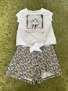 GIRLS 2PCE SET -GREEN FLORAL SHORTS & WHITE CAT PRINT TIE TSHIRT-AGE 3yrs BNWOT - Picture 1 of 9
