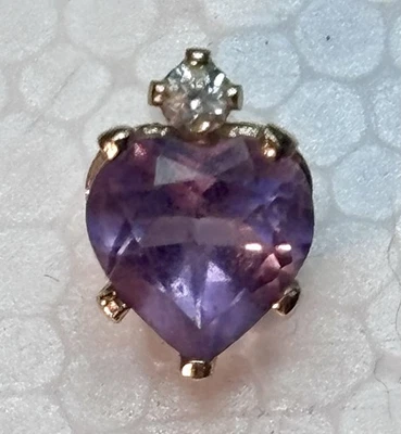 Brinco único de ouro 14k com coração espinélio roxo - Imagem 1 de 2