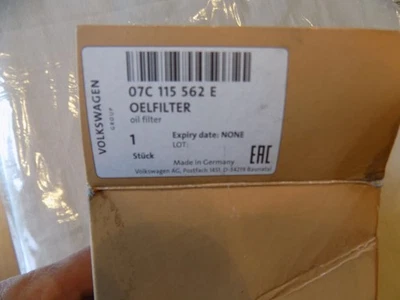 NEW OEM Volkswagen Oil Filter Element 07C 115 562 E Bentley Continental Other - Image 1 of 4