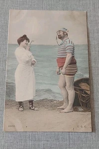 Old postcard man and woman at sea - Picture 1 of 3